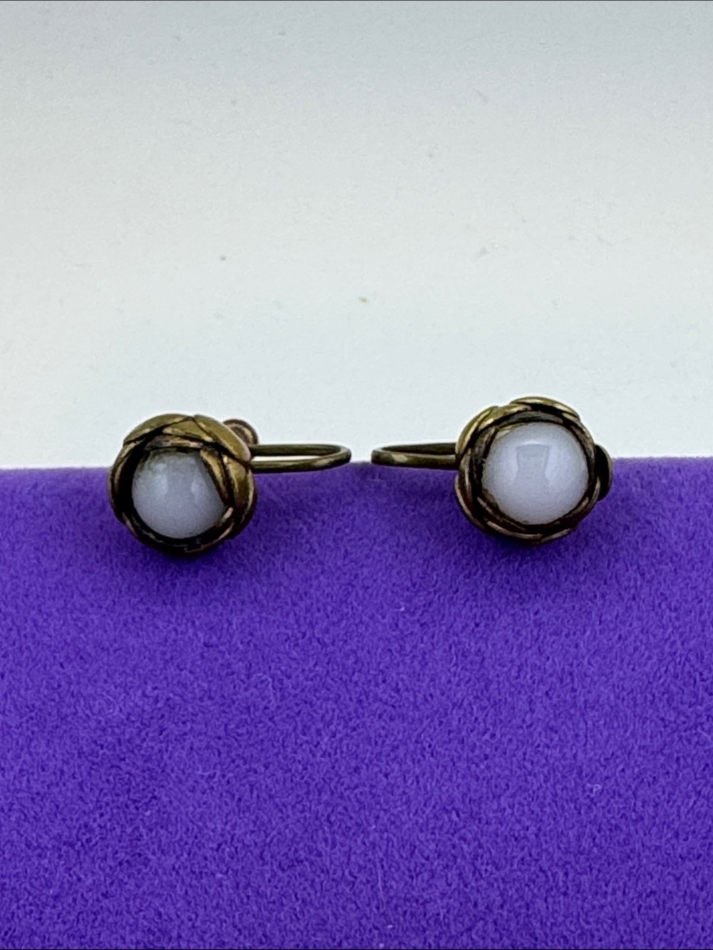 💛 Vintage Brass Knot White Glass Button Screw Back Earrings | Floral Bloom